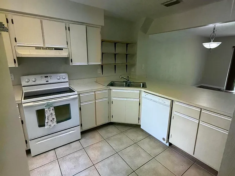 175 Yorktowne Dr #21 — Photo 3