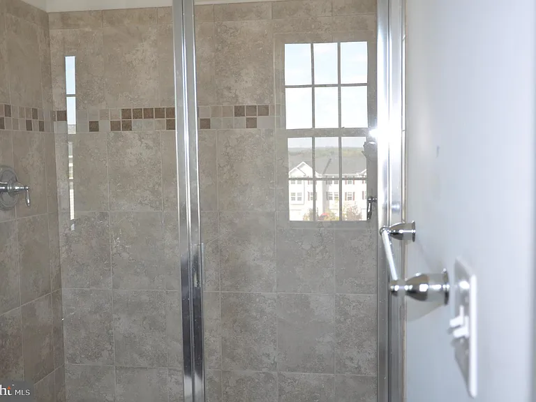 905 Susan Cir — Photo 29