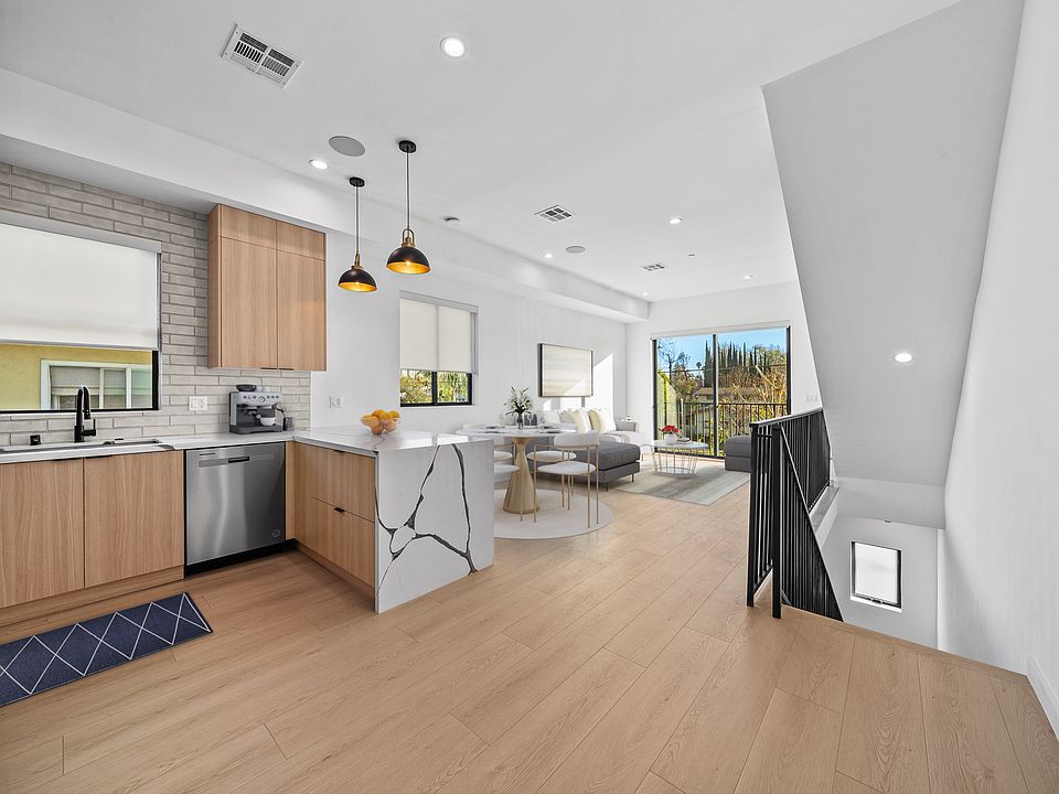 1st image of 13843 Burbank Blvd #2