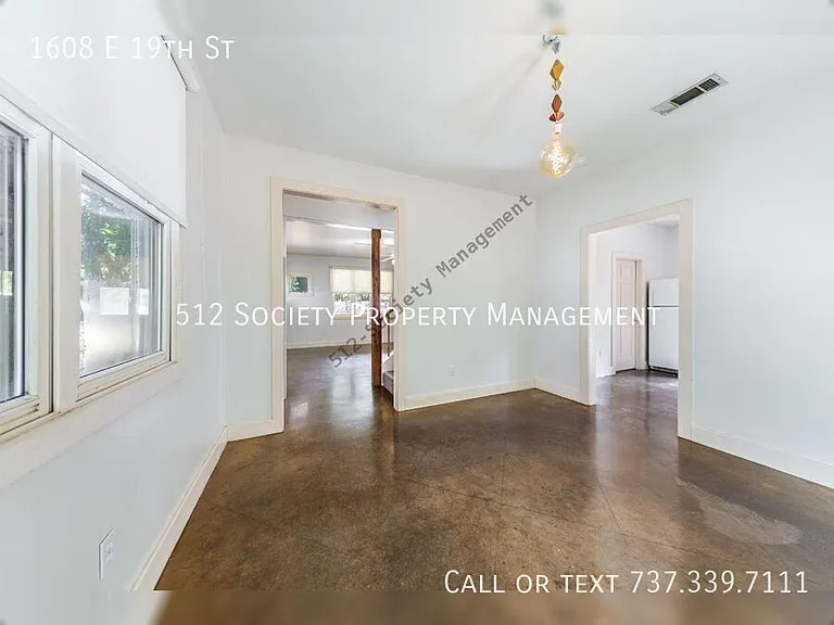 1608 E 19th St — Photo 13