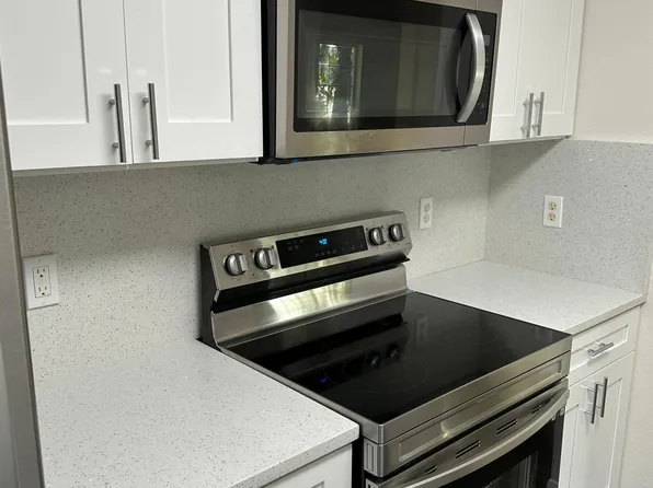 4003 Dolphin Dr, Tampa, FL 33617