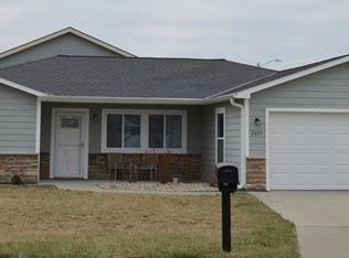 2625 Donnas Way Cir, Manhattan, KS 66502