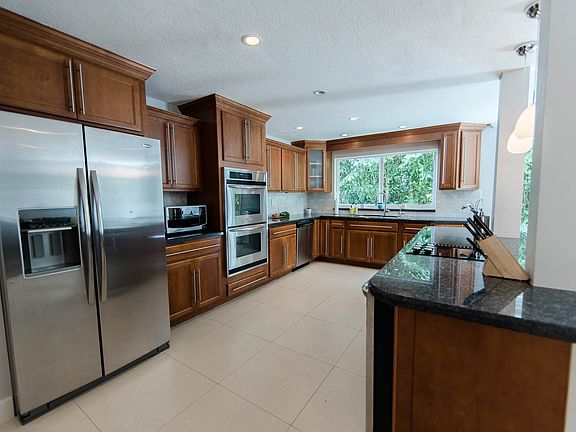 5th image of 6743 Magnolia Ct