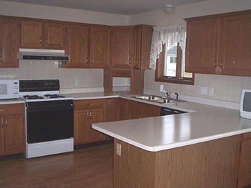 Large Eat-In Kitchen