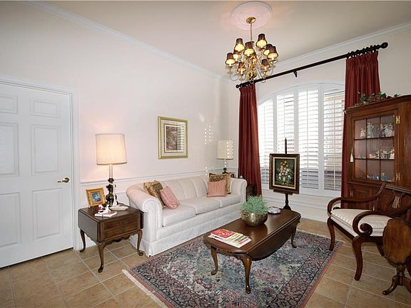 4th image of 908 Grand Cypress Ln