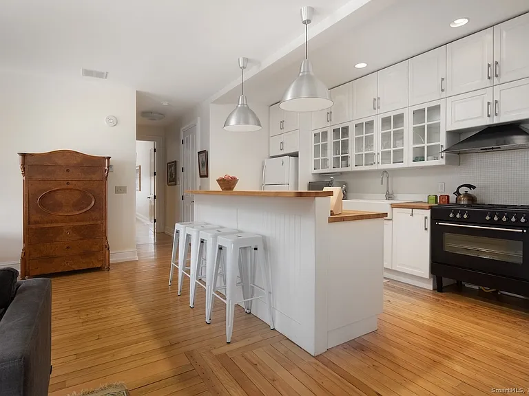 31 Sharon Rd #4 — Photo 3
