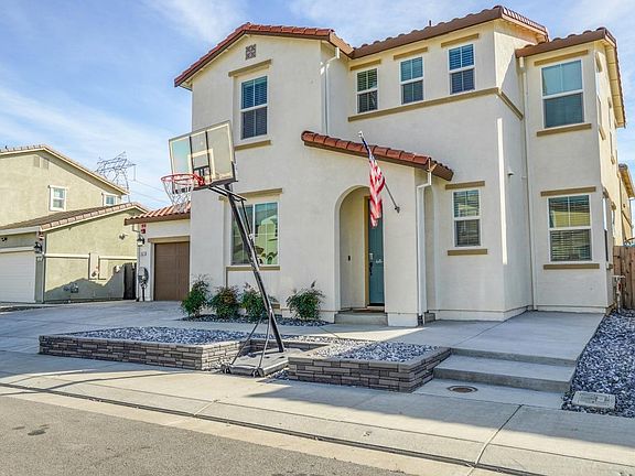 2nd image of 107 Wisteria Cir