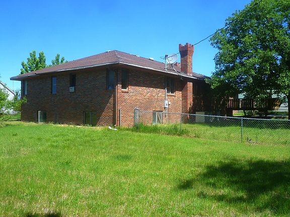 4th image of 679 Lakeside Cir
