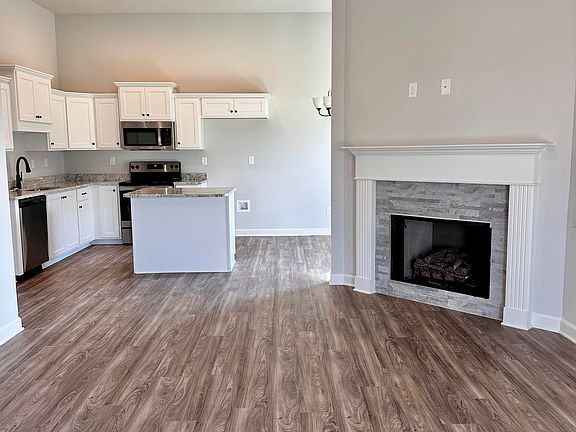 5th image of 2122 Dela Dr