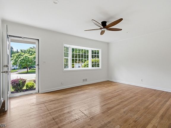 2nd image of 52 Hamilton St