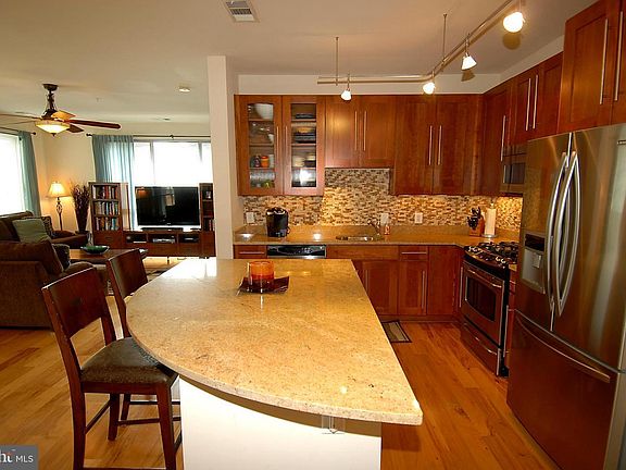 5th image of 2200 N Westmoreland St Unit 228