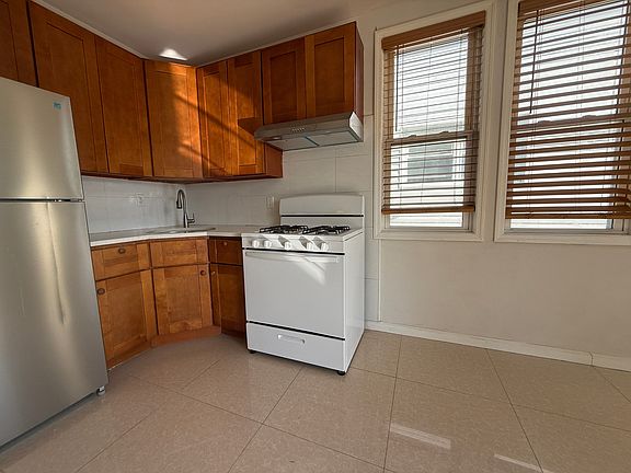 2nd image of 1281 Edison Ave #2
