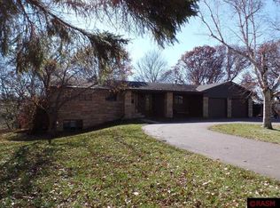 23 Holiday Ct, North Mankato, MN 56003