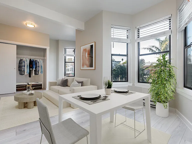 2385 Folsom — Photo 3