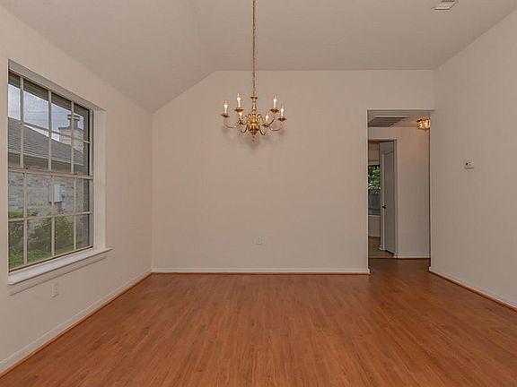 5th image of 900 Peach Blossom Dr