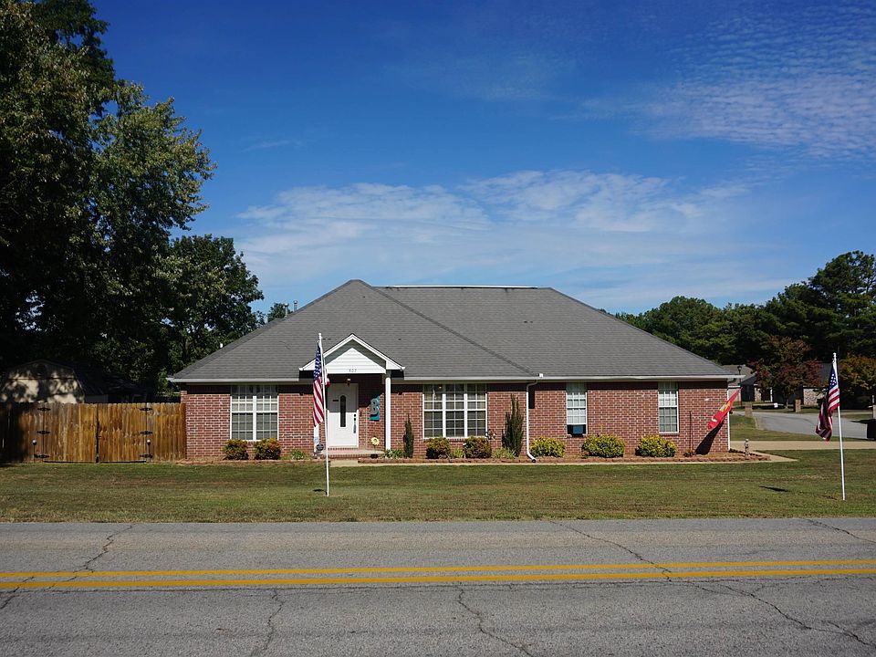 1st image of 802 Skyline Dr