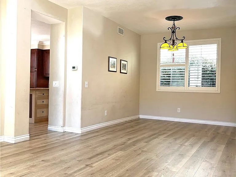 130 Melrose Dr — Photo 3