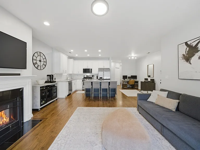 1623 W Grand Ave #1E — Photo 1