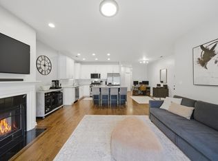 1623 W Grand Ave #1ER, Chicago, IL 60622