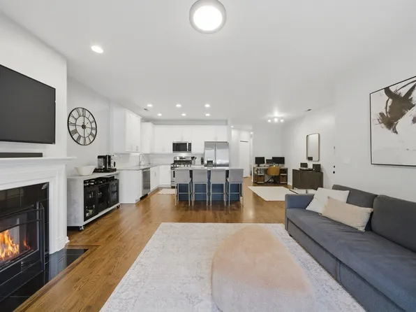 1623 W Grand Ave #1ER, Chicago, IL 60622