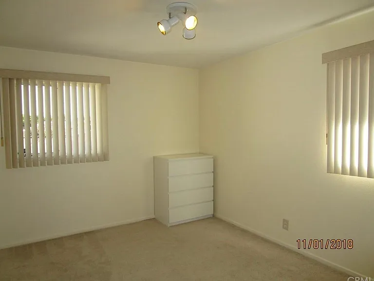 304 N Kendor Dr — Photo 3