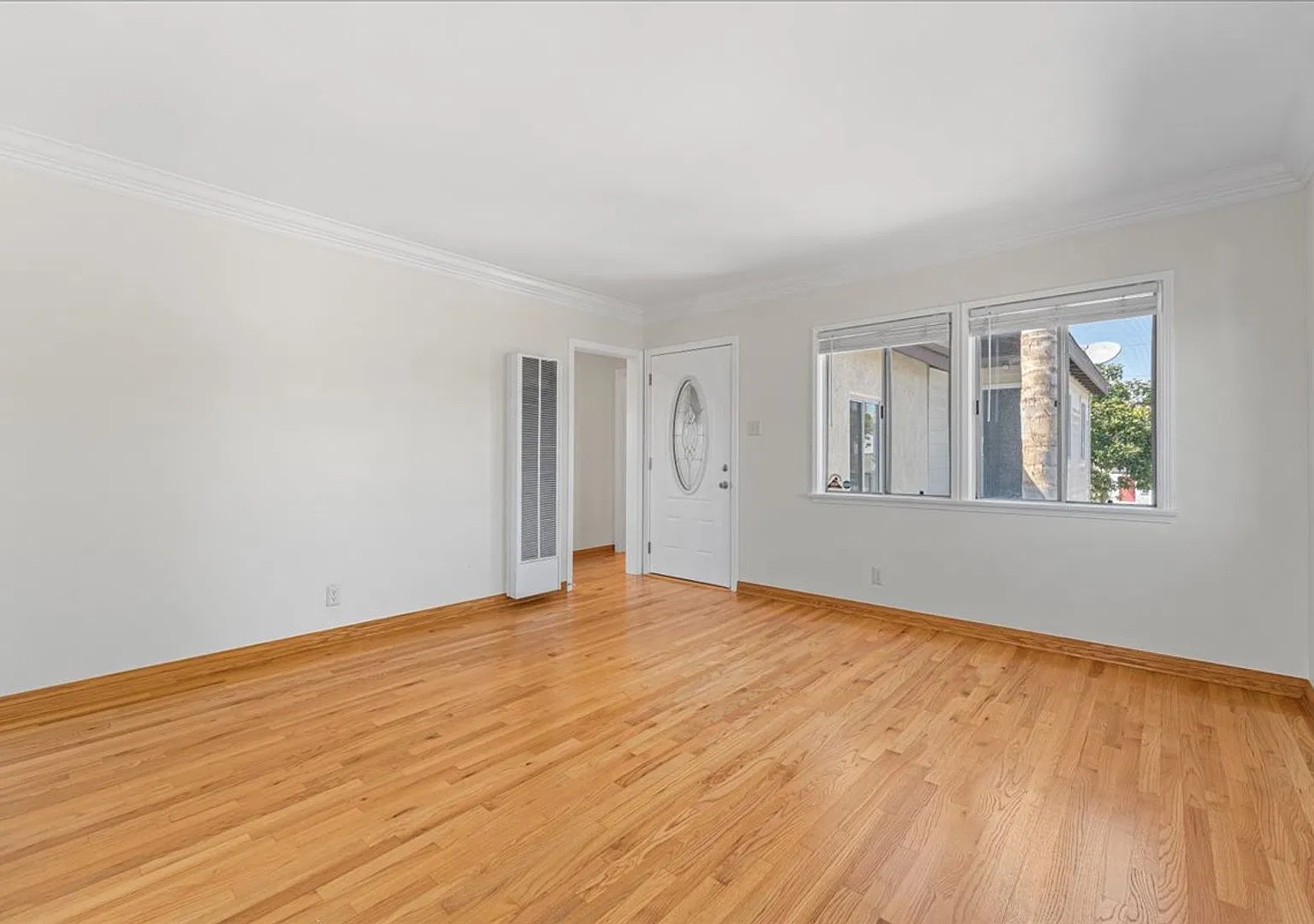 Beautiful Second Floor Apartment! — Photo 2