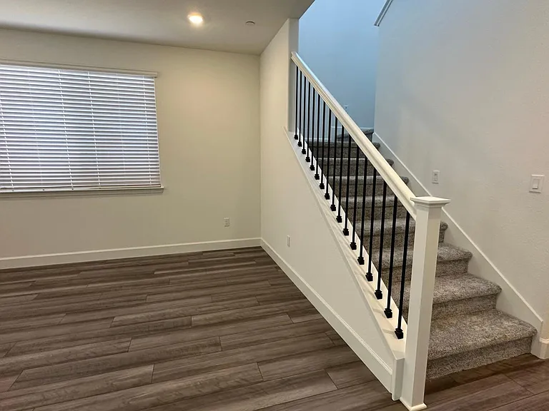 549 Knightsbridge Ct — Photo 13