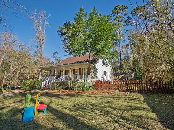 2nd image of 2801 Starmount Ln