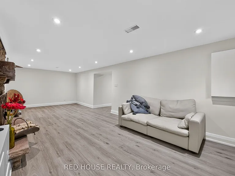 70 Beaverbrook Ave #BASEMENT — Photo 11