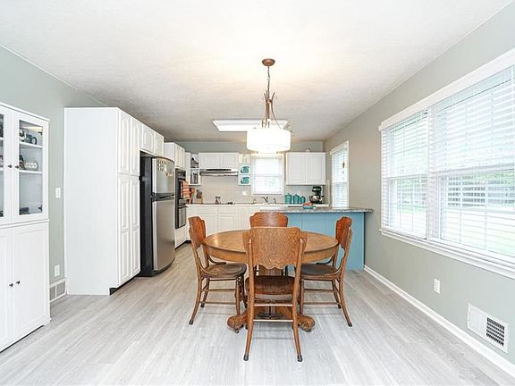 3rd image of 9429 Knox Dr