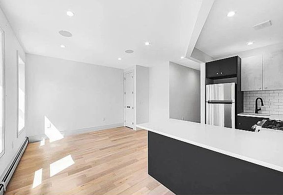 3rd image of 371 Mac Donough St #2