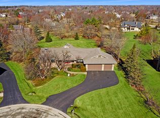 21 N Highview Cir, Hawthorn Woods, IL 60047