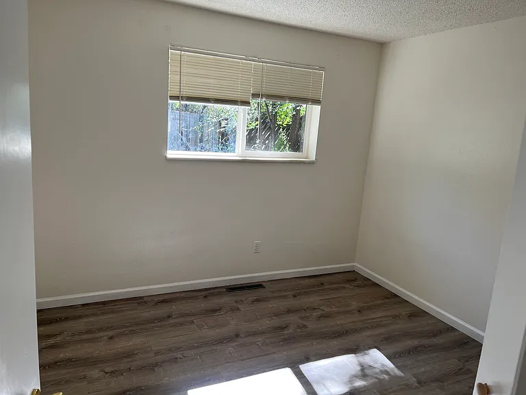 1424 Centennial Dr — Photo 16