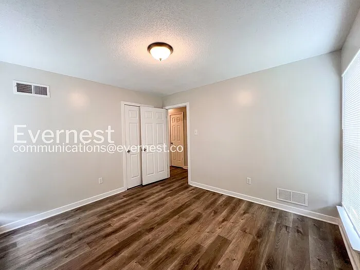 3743 Oak Lake Ln — Photo 17