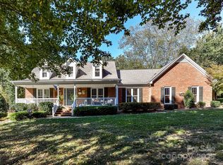 8320 Camelot Dr, Harrisburg, NC 28075