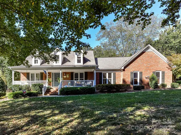 8320 Camelot Dr, Harrisburg, NC 28075