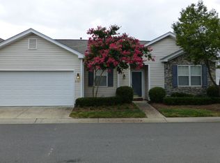 8707 Meadowmont View Dr, Charlotte, NC 28269