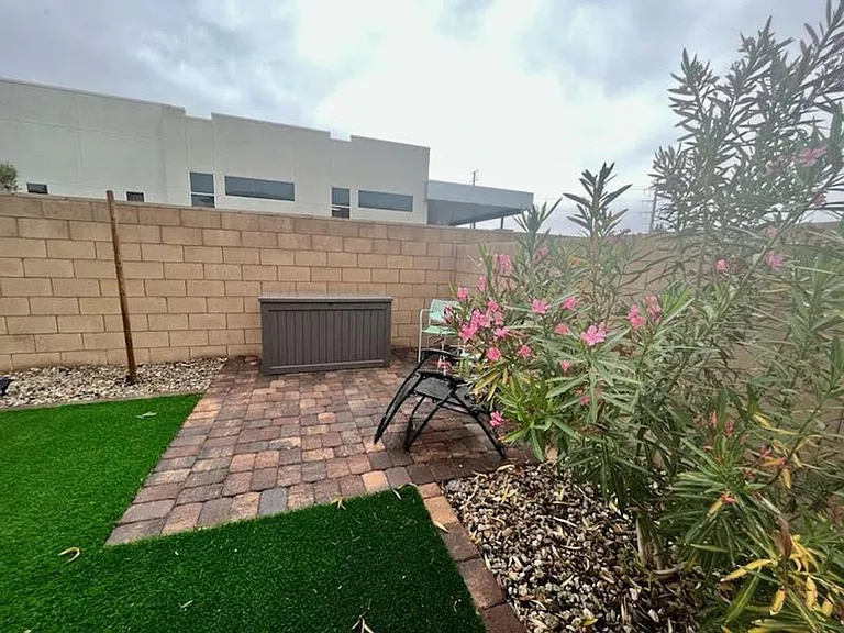 8084 Skye Dragon St — Photo 32