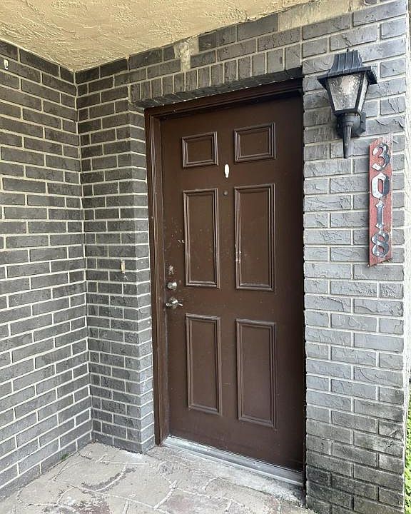 1st image of 3018 Sir Hamilton Cir