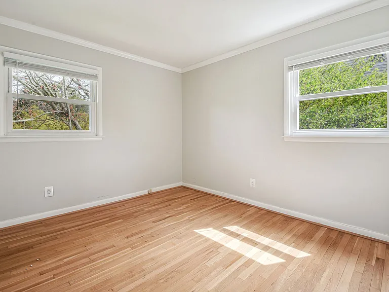 1204 Gladstone Dr — Photo 12