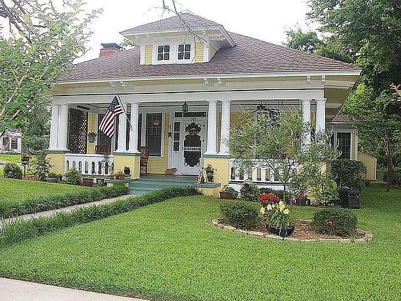 2nd image of 301 E Neches St