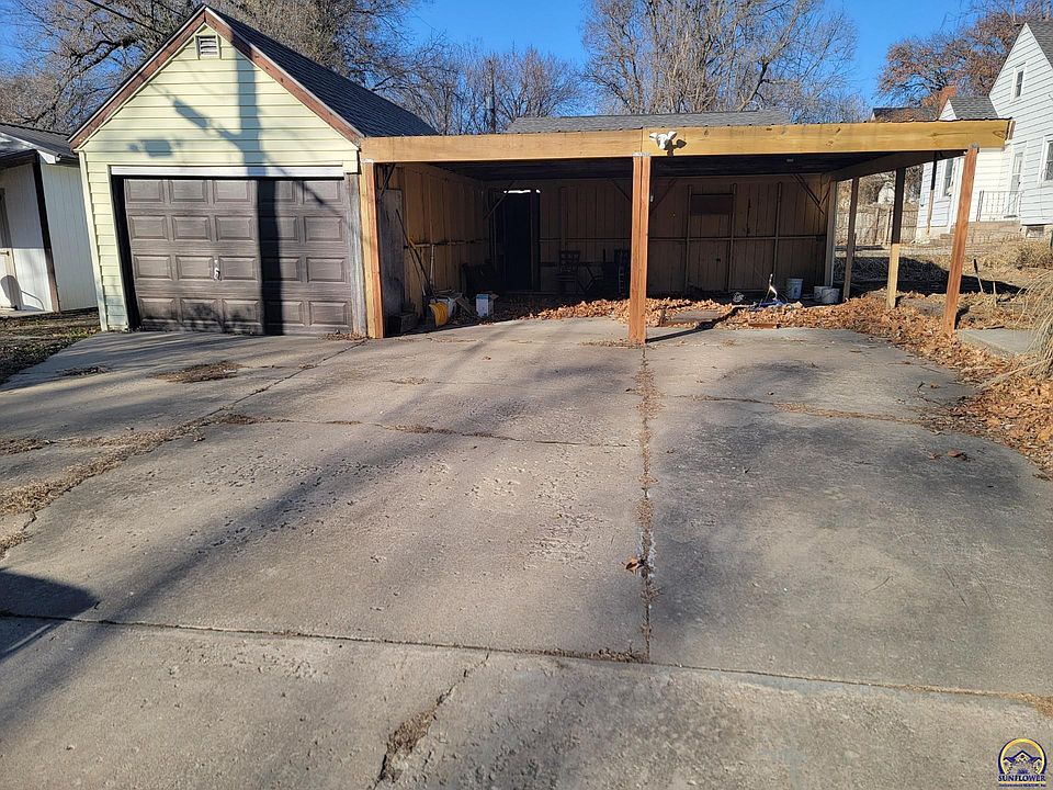 2nd image of 1047 SW Randolph Ave