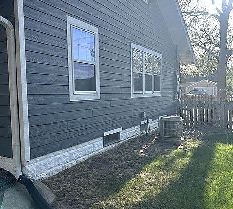 3rd image of 721 N 10th Ave