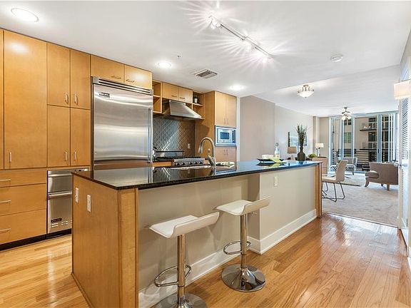 2nd image of 1120 E Kennedy Blvd Unit 313