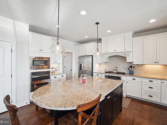 5th image of 7401 White House Ln