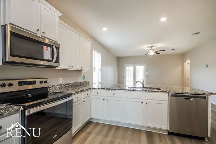 3 bed, 2.0 bath, 1570 sqft, $1,710 — Photo 3
