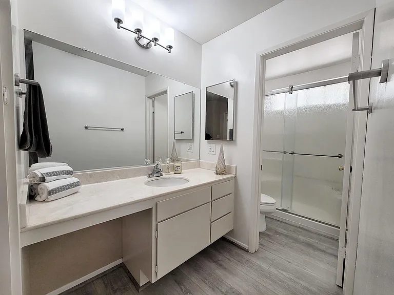 12801 Moorpark St #103 — Photo 10