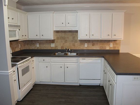 4th image of 620 Goodale Ln