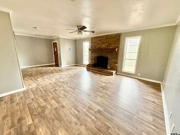 4th image of 108 Redbud Ln