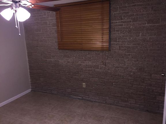 4th image of 1003 NE 9th Ave APT 2